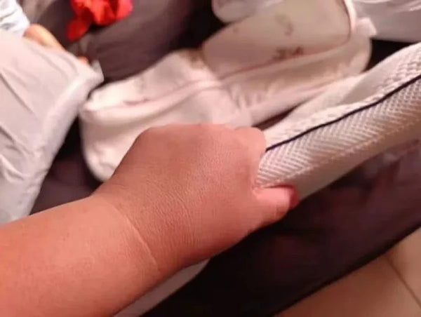 Parent taking the washable cover off the Hushly Kids pillow